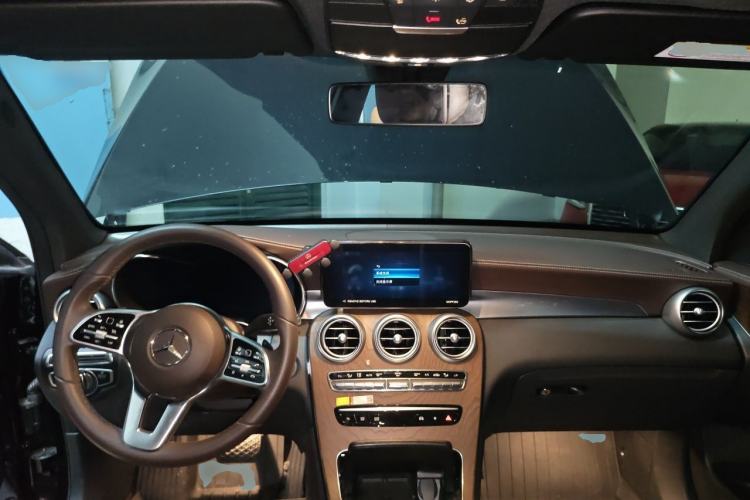 Used Mercedes-Benz GLC 2022 GLC 300 L 4MATIC Dynamic Edition Prestige Model Center Console