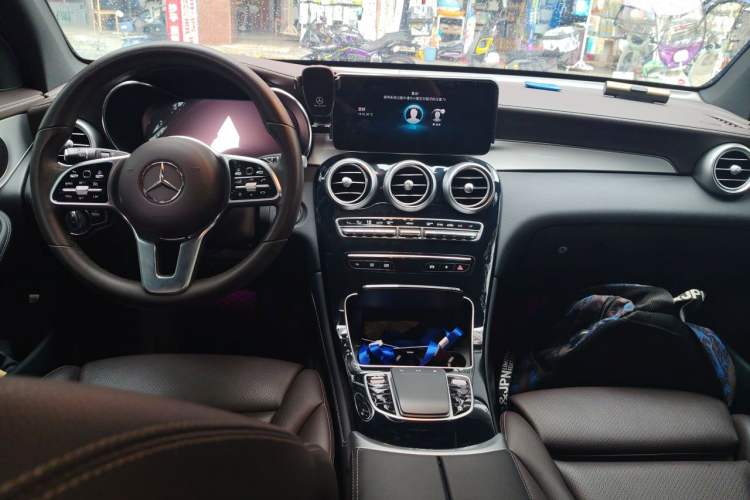 Used Mercedes-Benz GLC 2022 Facelifted GLC 260 L 4MATIC Dynamic Edition Center Console
