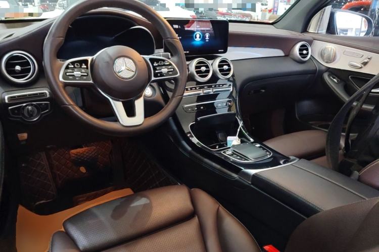Used Mercedes-Benz GLC 2022 Second Facelift GLC 260 L 4MATIC Dynamic Edition Center Console