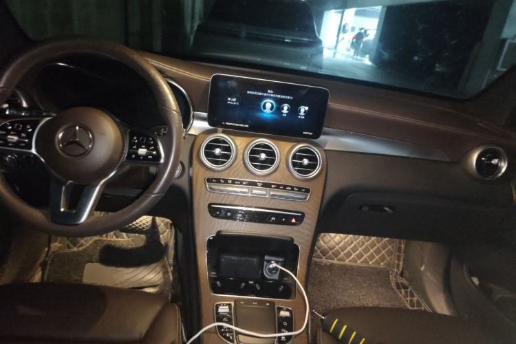 Used Mercedes-Benz GLC 2022 GLC 300 L 4MATIC Dynamic Edition Prestige Model Center Console