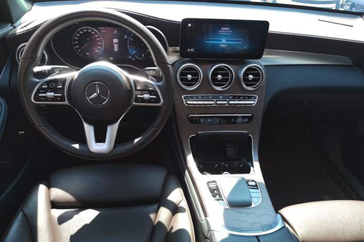 Used Mercedes-Benz GLC 2022 GLC 300 L 4MATIC Luxury Model Center Console