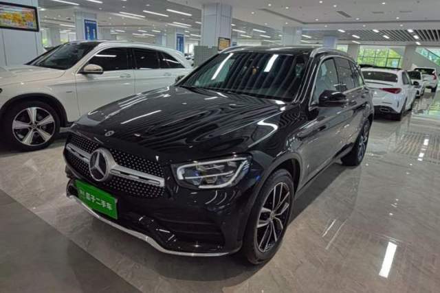 Ojetý Mercedes-Benz GLC 2022 GLC 260 L 4MATIC Luxury Model