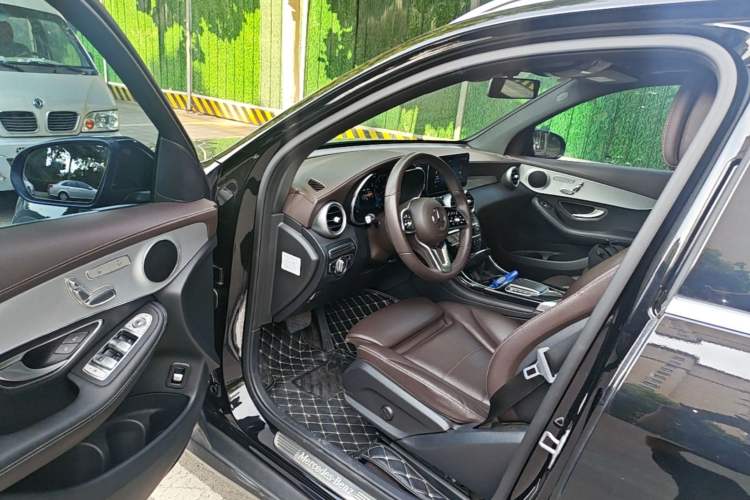 Used Mercedes-Benz GLC 2022 Facelifted GLC 260 L 4MATIC Dynamic Edition Driver Seat