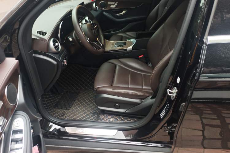 Used Mercedes-Benz GLC 2022 Second Facelift GLC 260 L 4MATIC Luxury Edition Driver Seat