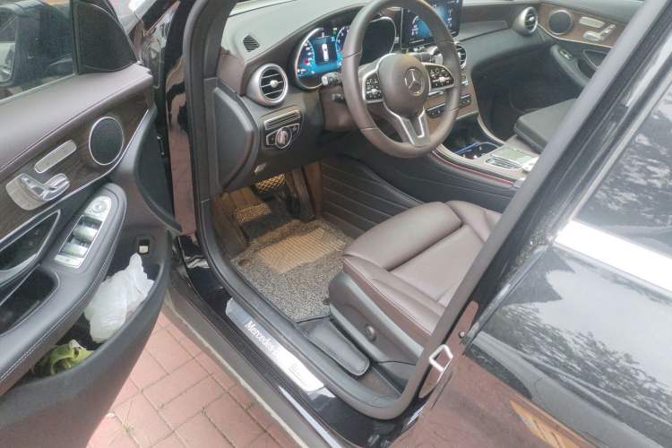 Used Mercedes-Benz GLC 2022 Second Facelift GLC 260 L 4MATIC Luxury Edition Driver Seat