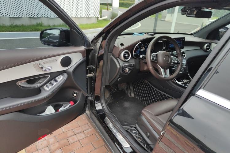 Used Mercedes-Benz GLC 2022 Second Facelift GLC 260 L 4MATIC Dynamic Edition Driver Seat