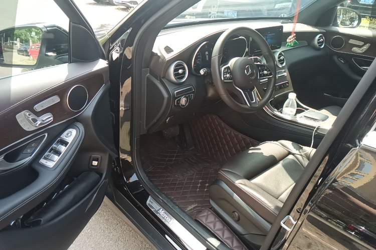 Used Mercedes-Benz GLC 2022 Second Facelift GLC 260 L 4MATIC Luxury Edition Driver Seat