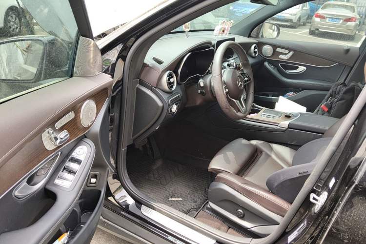 Used Mercedes-Benz GLC 2022 Facelift GLC 260 L 4MATIC Luxury Edition Driver Seat