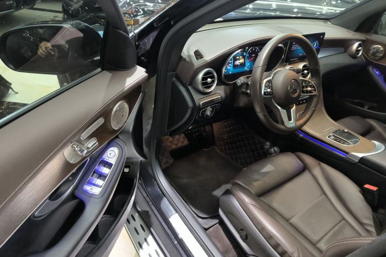 Used Mercedes-Benz GLC 2022 Second Facelift GLC 260 L 4MATIC Luxury Edition Driver Seat