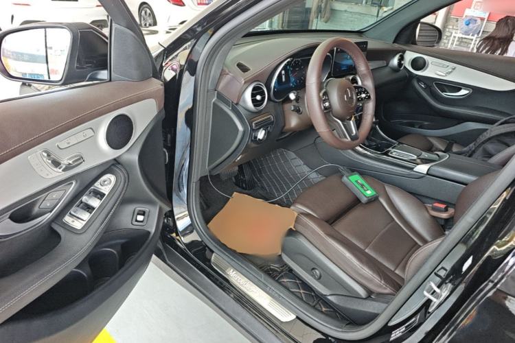 Used Mercedes-Benz GLC 2022 Facelift GLC 260 L 4MATIC Luxury Edition Driver Seat