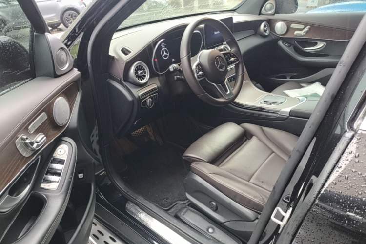 Used Mercedes-Benz GLC 2022 Facelift GLC 260 L 4MATIC Luxury Edition Driver Seat