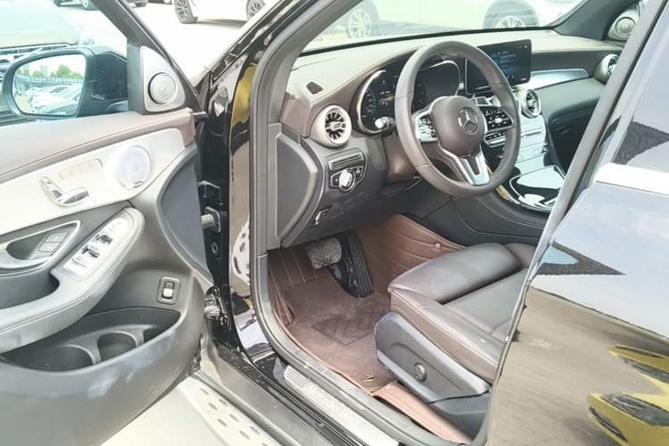 Used Mercedes-Benz GLC 2022 Refreshed GLC 260 L 4MATIC Dynamic Edition Driver Seat