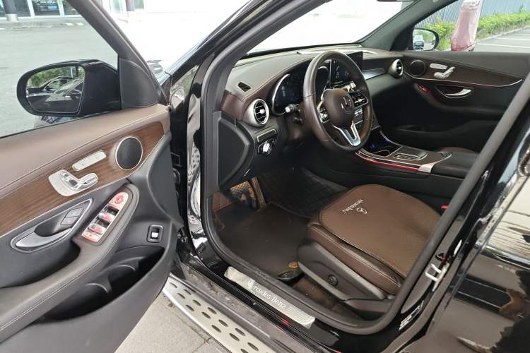Used Mercedes-Benz GLC 2022 Second Facelift GLC 260 L 4MATIC Luxury Edition Driver Seat
