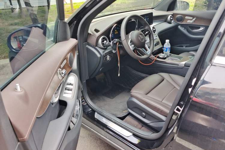 Used Mercedes-Benz GLC 2022 Second Facelift GLC 260 L 4MATIC Luxury Edition Driver Seat