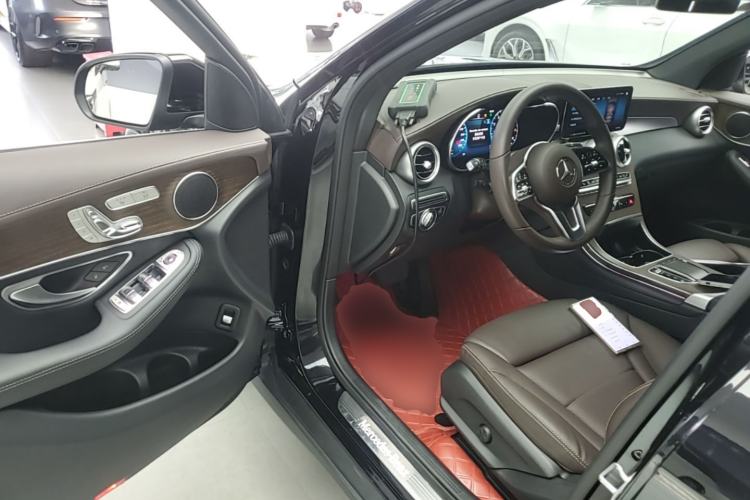 Used Mercedes-Benz GLC 2022 Second Facelift GLC 260 L 4MATIC Luxury Edition Driver Seat