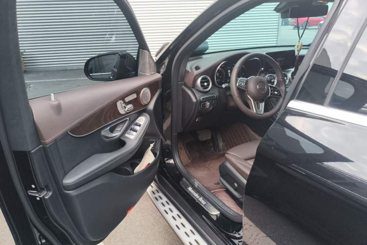 Used Mercedes-Benz GLC 2022 Refreshed GLC 300 L 4MATIC Dynamic Edition Driver Seat