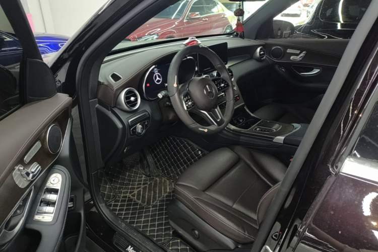 Used Mercedes-Benz GLC 2022 Facelift GLC 260 L 4MATIC Luxury Edition Driver Seat