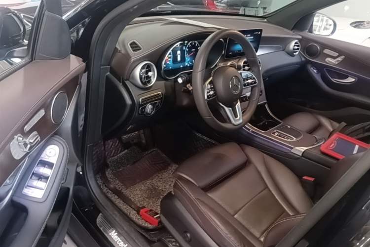 Used Mercedes-Benz GLC 2022 Second Facelift GLC 260 L 4MATIC Luxury Edition Driver Seat
