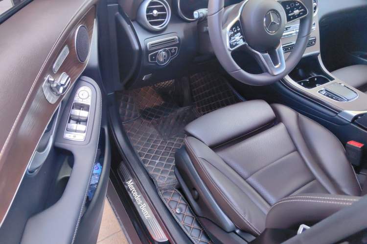 Used Mercedes-Benz GLC 2022 Facelift GLC 260 L 4MATIC Luxury Edition Driver Seat