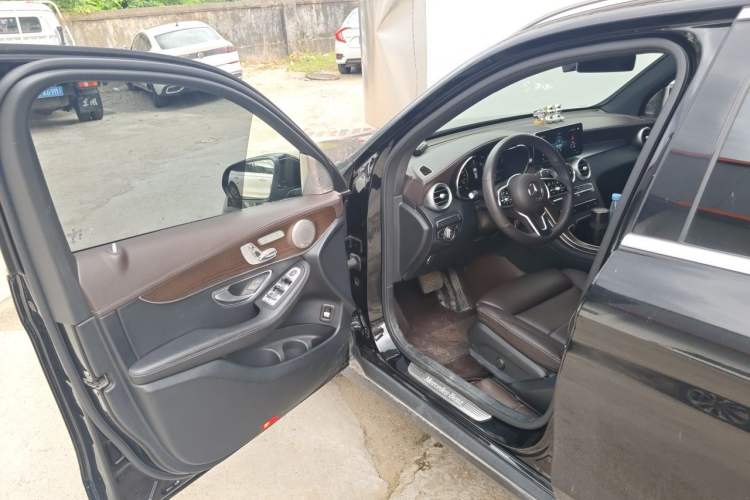 Used Mercedes-Benz GLC 2022 Second Facelift GLC 260 L 4MATIC Luxury Edition Driver Seat