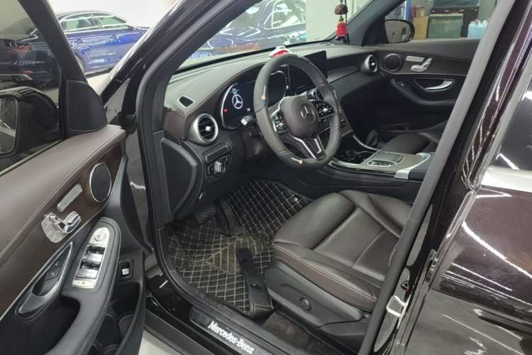 Used Mercedes-Benz GLC 2022 Facelift GLC 260 L 4MATIC Luxury Edition Driver Seat