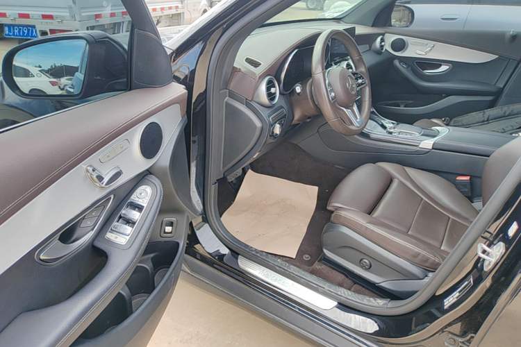Used Mercedes-Benz GLC 2022 Refreshed GLC 260 L 4MATIC Dynamic Edition Driver Seat