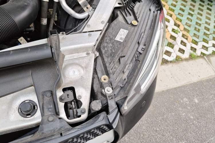 Used Mercedes-Benz GLC 2022 Refreshed GLC 300 L 4MATIC Dynamic Edition Prestige Version Engine Bay Left