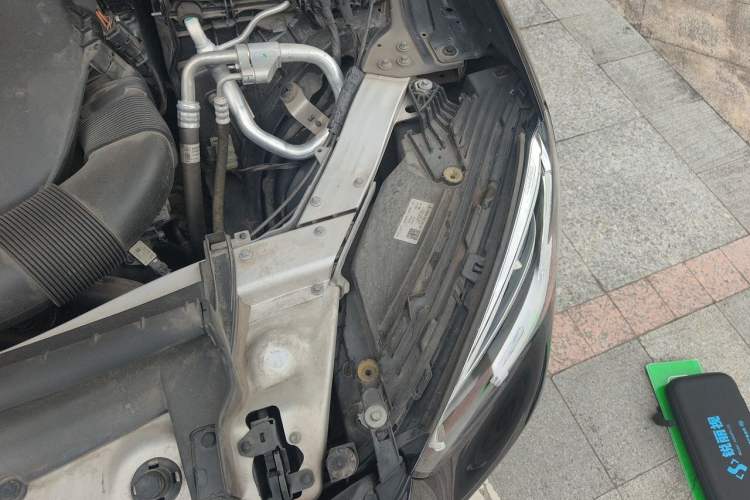 Used Mercedes-Benz GLC 2022 Second Facelift GLC 260 L 4MATIC Luxury Edition Engine Bay Left