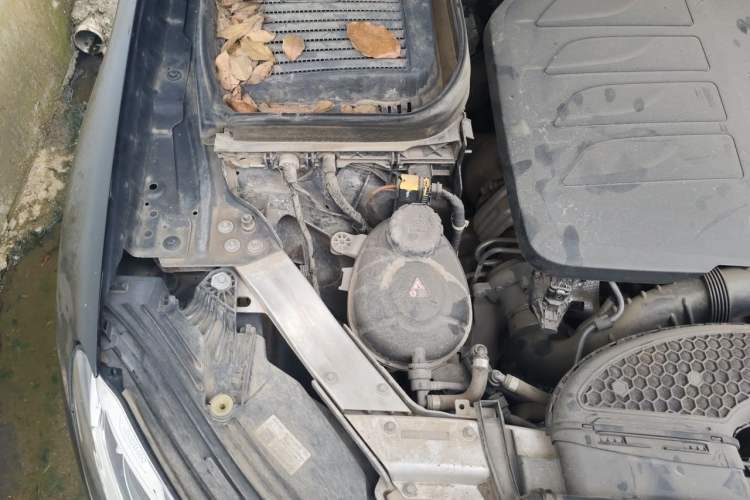 Used Mercedes-Benz GLC 2022 Second Facelift GLC 260 L 4MATIC Luxury Edition Engine Bay Right