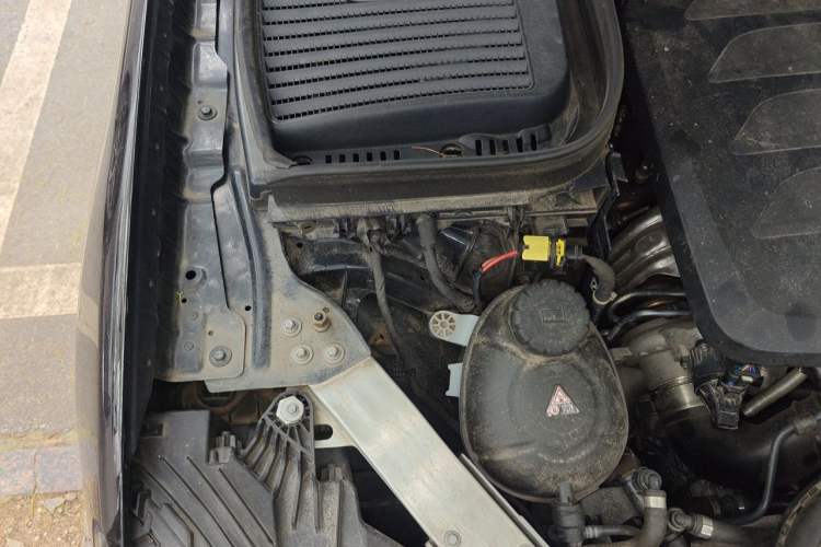 Used Mercedes-Benz GLC 2022 GLC 260 L 4MATIC Luxury Model Engine Bay Right