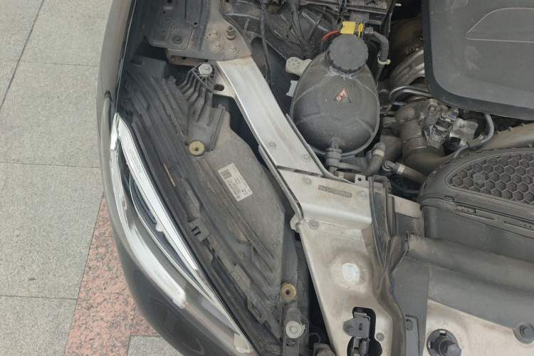 Used Mercedes-Benz GLC 2022 Second Facelift GLC 260 L 4MATIC Luxury Edition Engine Bay Right