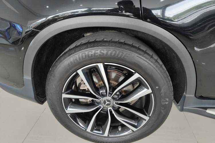 Used Mercedes-Benz GLC 2022 Second Facelift GLC 260 L 4MATIC Luxury Edition Exterior 3
