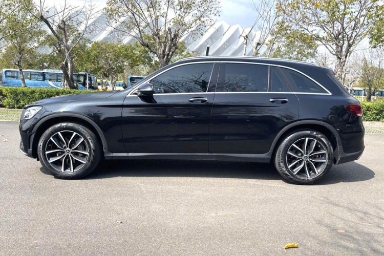 Used Mercedes-Benz GLC 2022 GLC 260 L 4MATIC Luxury Model Exterior 6