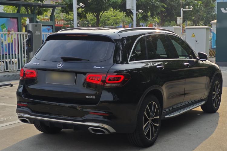 Used Mercedes-Benz GLC 2022 GLC 260 L 4MATIC Luxury Model Exterior 9