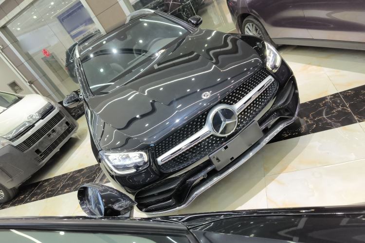 Used Mercedes-Benz GLC 2022 Second Facelift GLC 260 L 4MATIC Luxury Edition Front Right 45 Deg