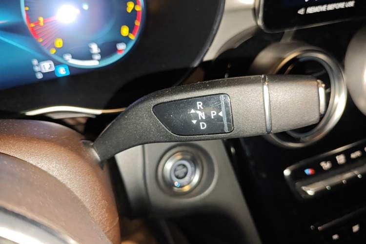 Used Mercedes-Benz GLC 2022 Facelifted GLC 260 L 4MATIC Dynamic Edition Gear Lever