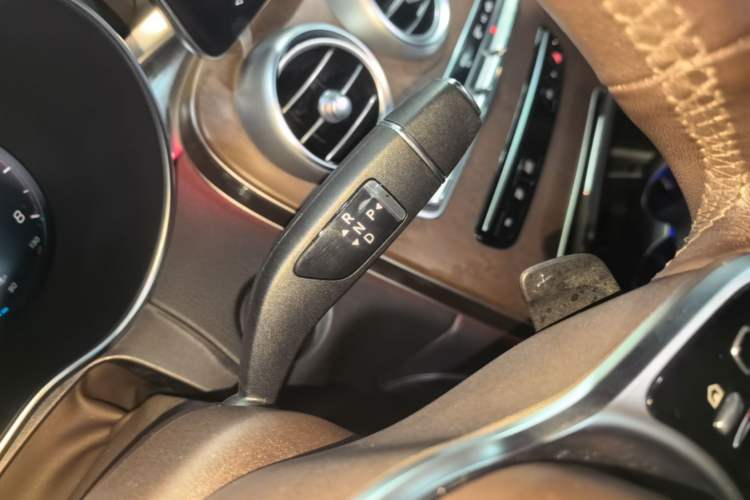 Used Mercedes-Benz GLC 2022 Refreshed GLC 300 L 4MATIC Dynamic Edition Gear Lever