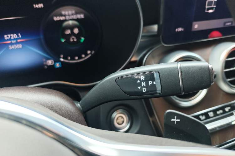 Used Mercedes-Benz GLC 2022 Second Facelift GLC 260 L 4MATIC Luxury Edition Gear Lever