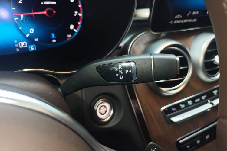 Used Mercedes-Benz GLC 2022 Second Facelift GLC 260 L 4MATIC Luxury Edition Gear Lever