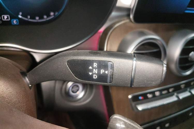 Used Mercedes-Benz GLC 2022 Second Facelift GLC 260 L 4MATIC Luxury Edition Gear Lever
