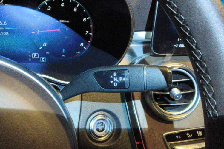 Used Mercedes-Benz GLC 2022 Second Facelift GLC 260 L 4MATIC Luxury Edition Gear Lever