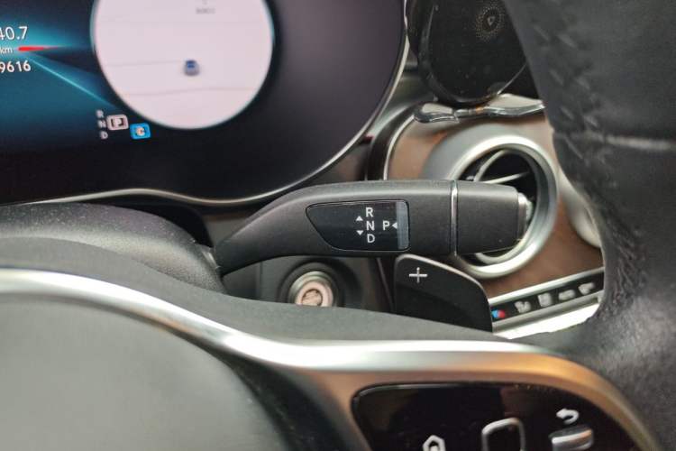 Used Mercedes-Benz GLC 2022 Second Facelift GLC 260 L 4MATIC Luxury Edition Gear Lever