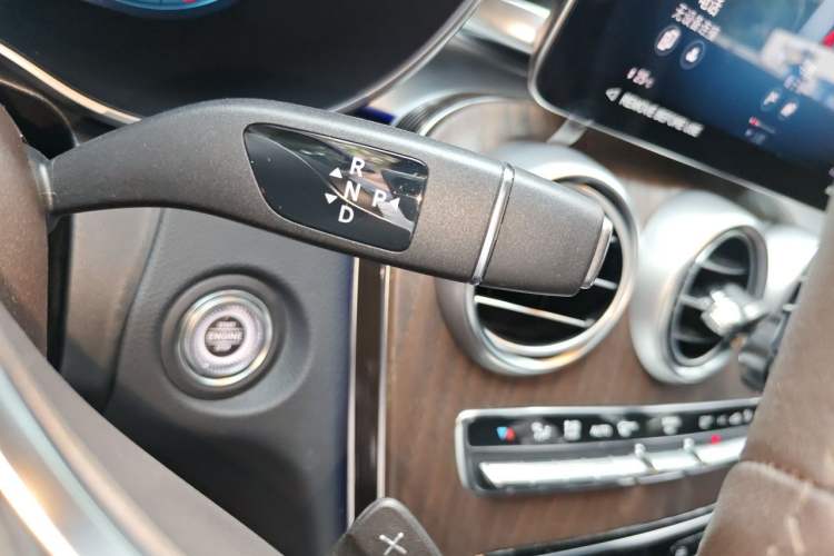 Used Mercedes-Benz GLC 2022 Facelift GLC 260 L 4MATIC Luxury Edition Gear Lever