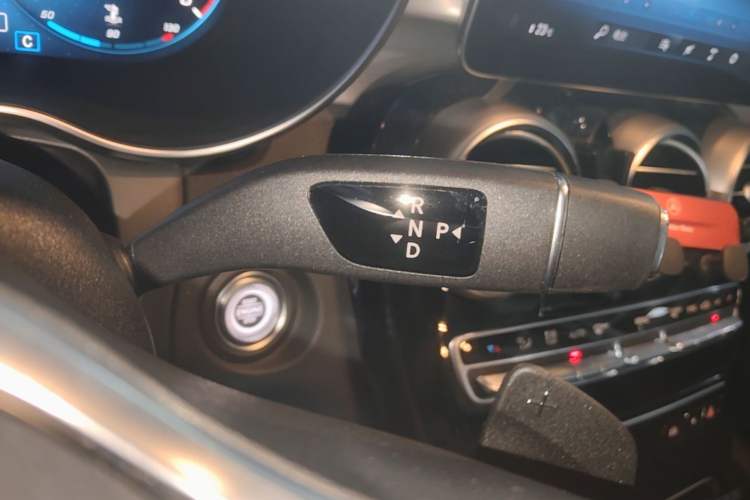 Used Mercedes-Benz GLC 2022 Refreshed GLC 260 L 4MATIC Dynamic Edition Gear Lever