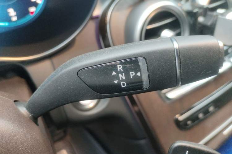 Used Mercedes-Benz GLC 2022 Second Facelift GLC 260 L 4MATIC Luxury Edition Gear Lever