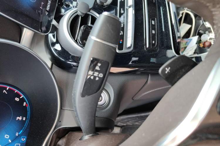 Used Mercedes-Benz GLC 2022 Second Facelift GLC 260 L 4MATIC Dynamic Edition Gear Lever