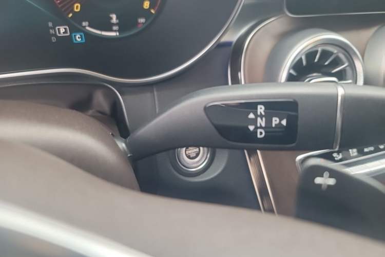 Used Mercedes-Benz GLC 2022 Second Facelift GLC 300 L 4MATIC Luxury Edition Gear Lever
