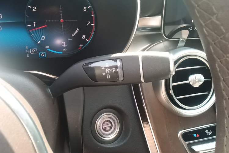 Used Mercedes-Benz GLC 2022 Second Facelift GLC 260 L 4MATIC Luxury Edition Gear Lever