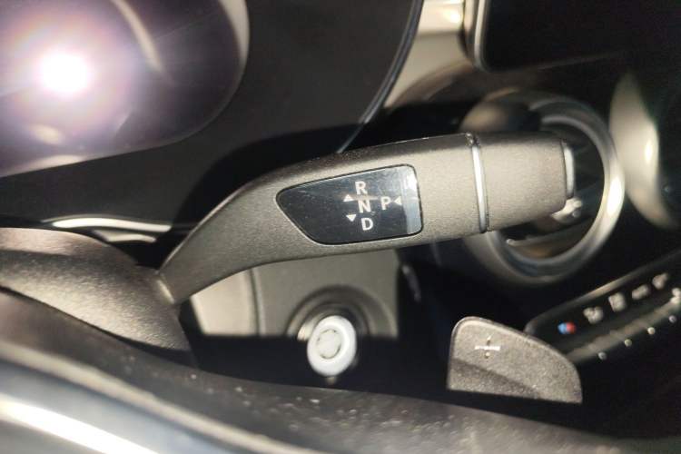 Used Mercedes-Benz GLC 2022 Refreshed GLC 260 L 4MATIC Dynamic Edition Gear Lever
