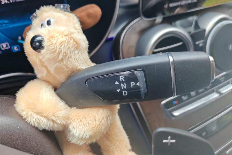 Used Mercedes-Benz GLC 2022 Second Facelift GLC 300 L 4MATIC Luxury Edition Gear Lever